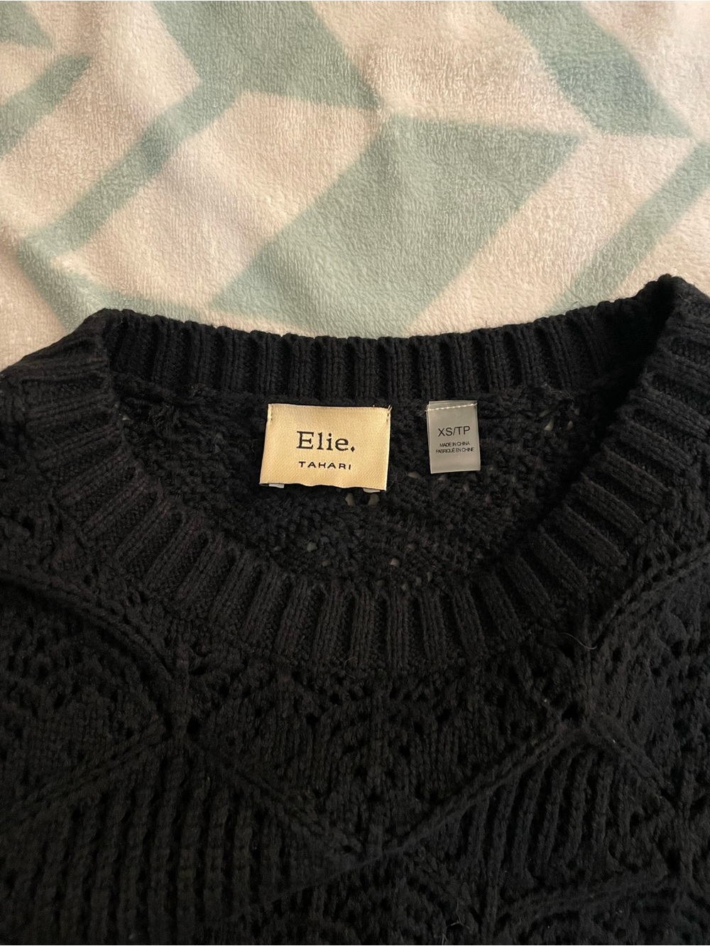 Elie Tahari Black Knit Sleeveless Sweater with Cream Eyelet Trim - Picture 2 of 2